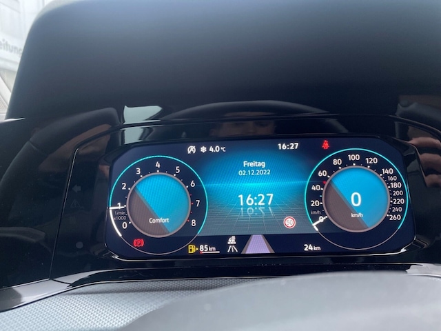 Volkswagen Golf 1.5TSI Active AHK LED+ Nav ACC SHZ PDC RKam