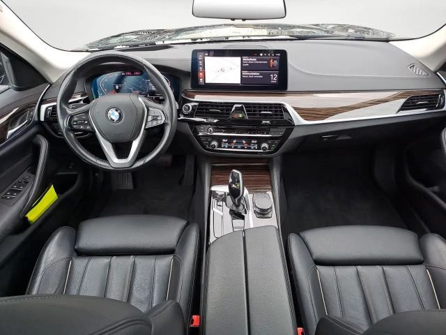 BMW 520 520d Luxury Line Touring xDrive