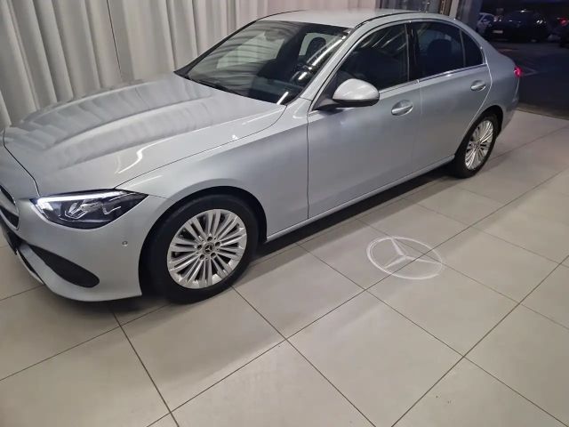 Mercedes-Benz C 200 C 200 d Sedan