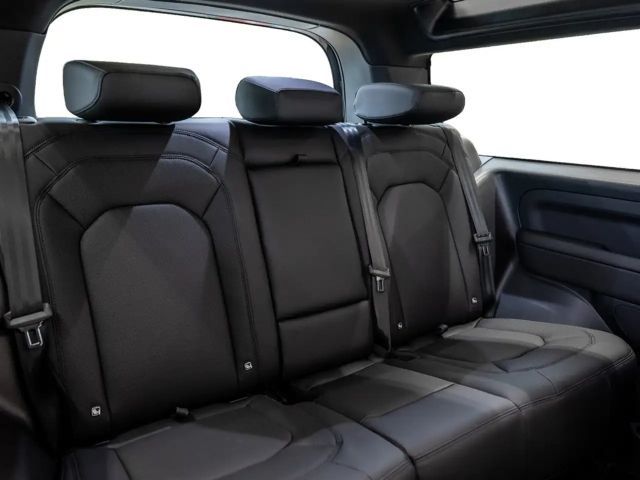 Land Rover Defender 90 D250 Dynamic SE