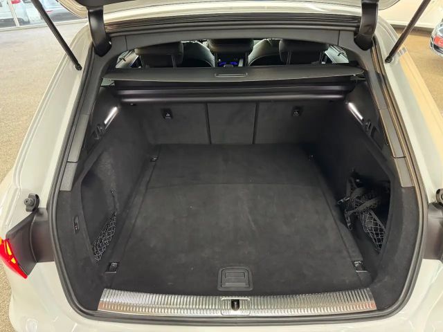 Audi A4 40 TDI Avant S-Line