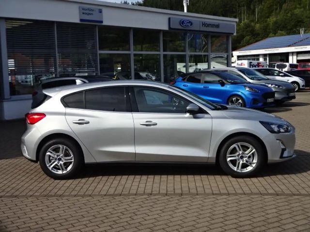 Ford Focus Cool & Connect