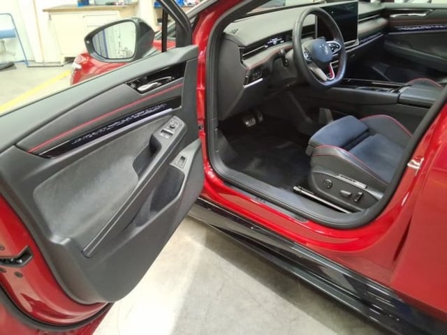 Volkswagen ID.7 340PS NP.81T ACC.5JG.WÄRMEPUMPE.AHK.AREA-VIEW.NAVI.HARMAN.HUD.PANO.LED