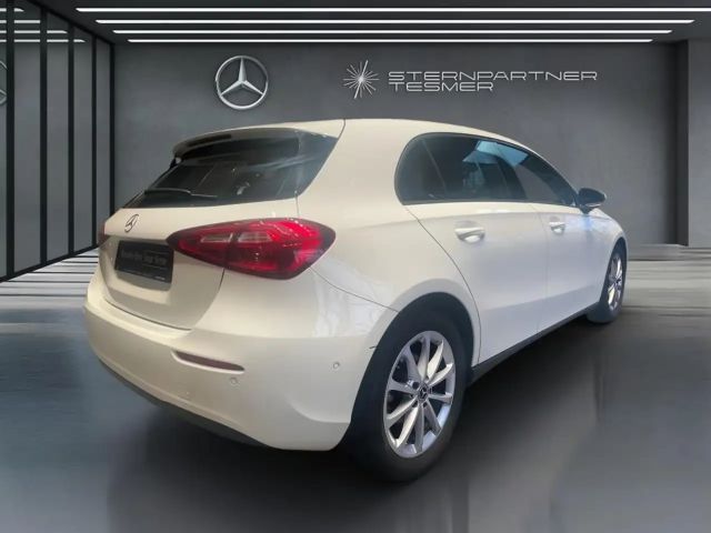 Mercedes-Benz A 200 AMBUX+CARPLAY+LED+SHZ+PDC
