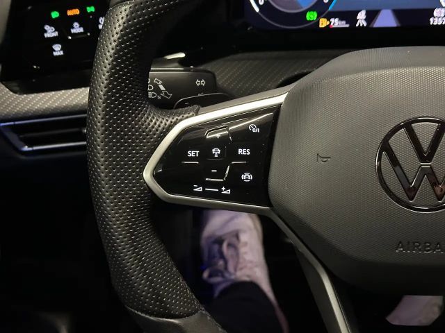 Volkswagen Golf 1.5 eTSI DSG Plus R-Line