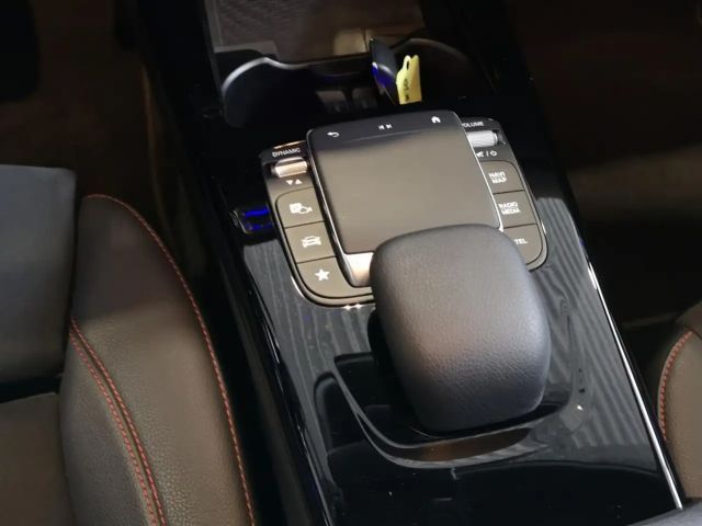 Mercedes-Benz A 250 A 250 e AMG Line