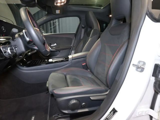 Mercedes-Benz CLA 200 AMG Line Coupé