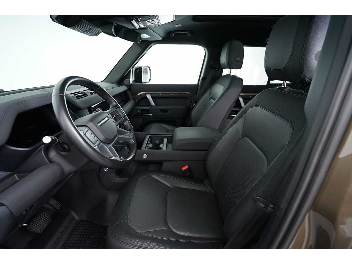 Land Rover Defender 110 Dynamic SE