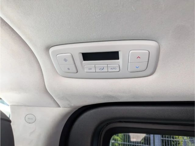 Hyundai Staria Signature