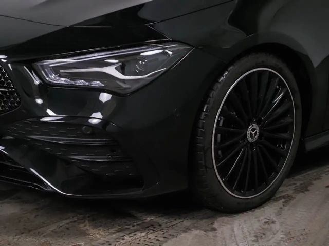 Mercedes-Benz CLA 200 AMG Line Coupé Sedan