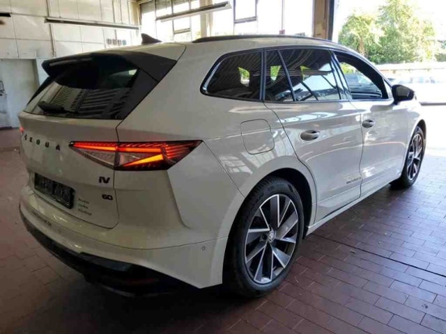 Skoda Enyaq iV 62 kWh +LED +AHK +RKAM +ACC +LM +SHZ +