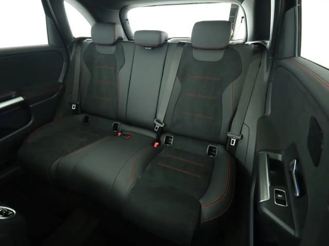 Mercedes-Benz B 220 AMG Line B 220 d