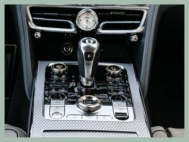 Bentley Flying Spur Mulliner // BENTLEY DÜSSELDORF