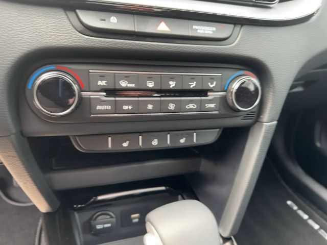 Kia Ceed CEED Ultimate Edition 1.5T LED+Kamera+Navi