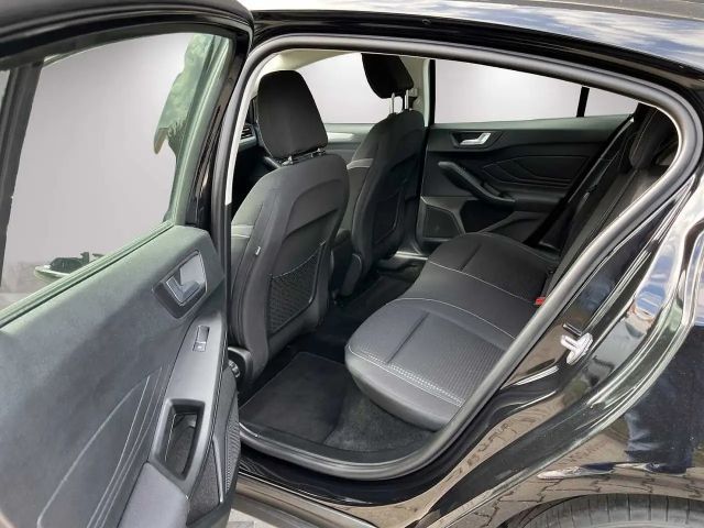 Ford Focus Cool & Connect