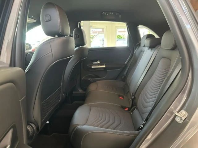 Mercedes-Benz B 180 Progressive Sedan