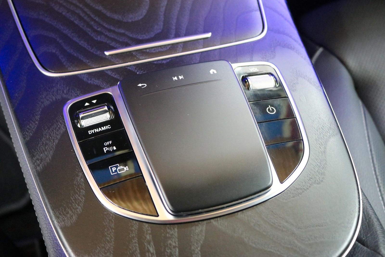 Mercedes-Benz E 300 4MATIC E 300 de Sedan