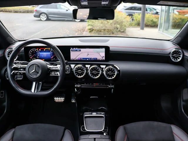 Mercedes-Benz CLA 200 AMG Line