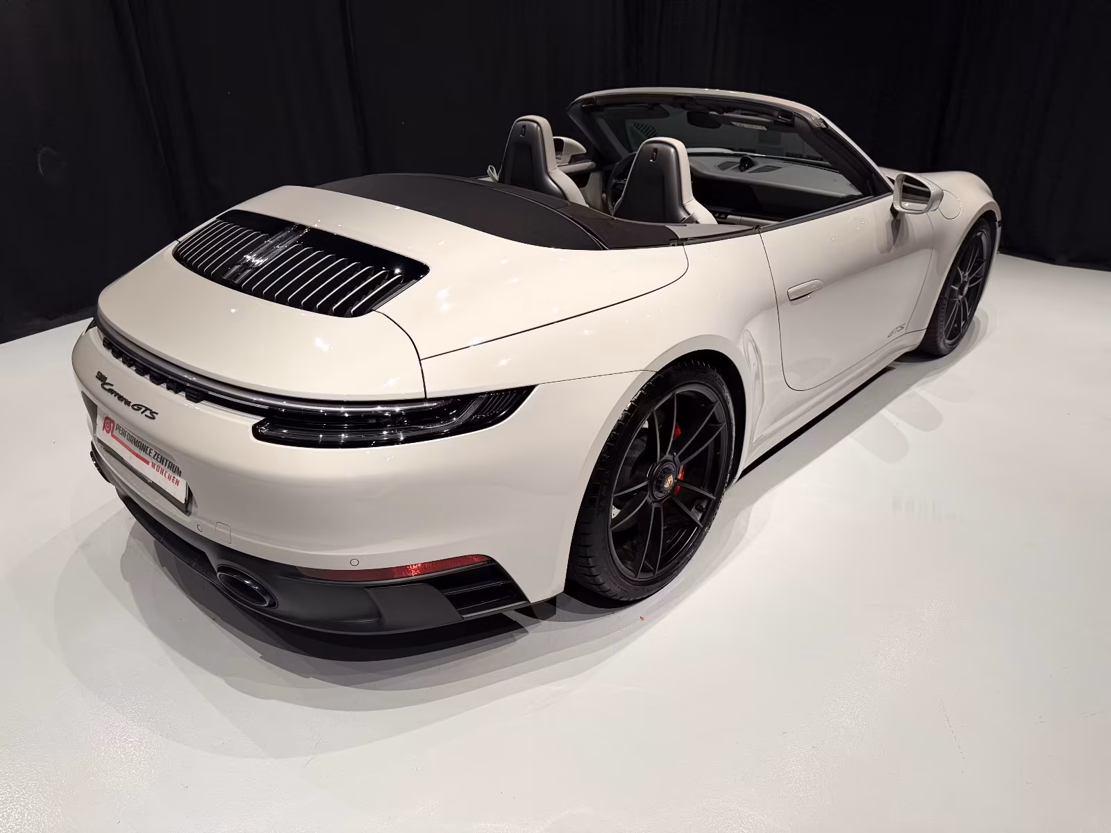 Porsche 911 992 Cabriolet Carrera GTS