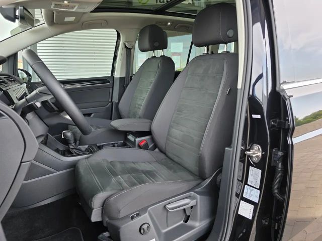 Volkswagen Touran 1.5 TSI DSG IQ.Drive R-Line