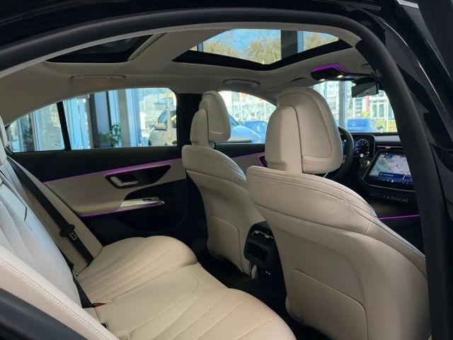 Mercedes-Benz E 200 AVANTGARDE Sedan