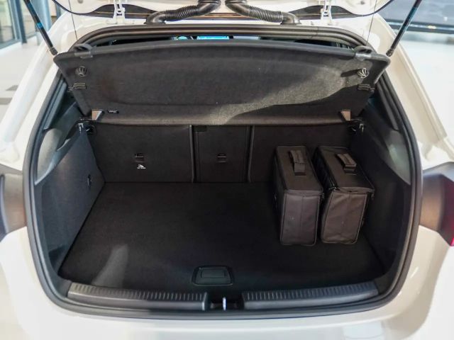 Mercedes-Benz A 250 A 250 e AMG Line