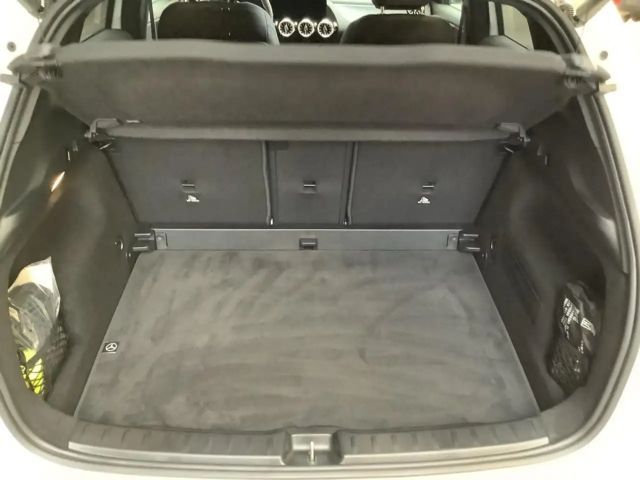 Mercedes-Benz GLA 200 MBUX+MBeam+Night+Ambiente+Fahrassist+LED