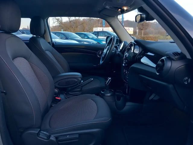 MINI Cooper Essential Trim Navi Connect Tempo DriveAss SHZ