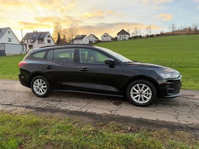 Ford Focus Cool & Connect Wagon