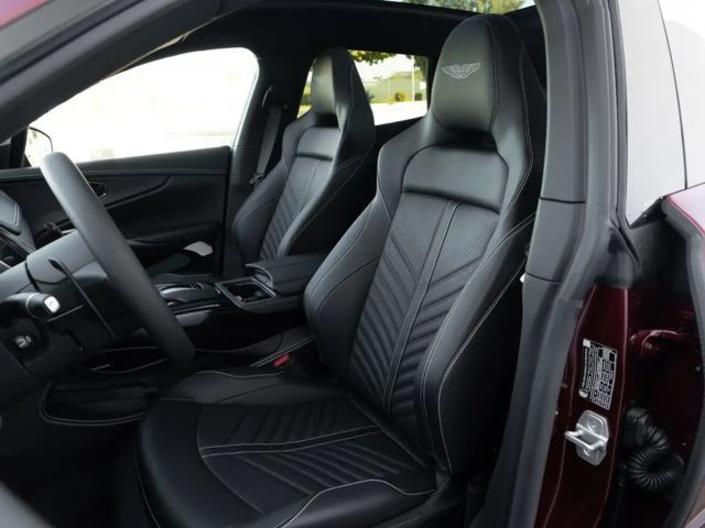 Aston Martin DBX 707
