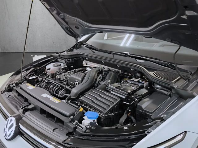 Volkswagen Golf 1.5 TSI R-Line Variant