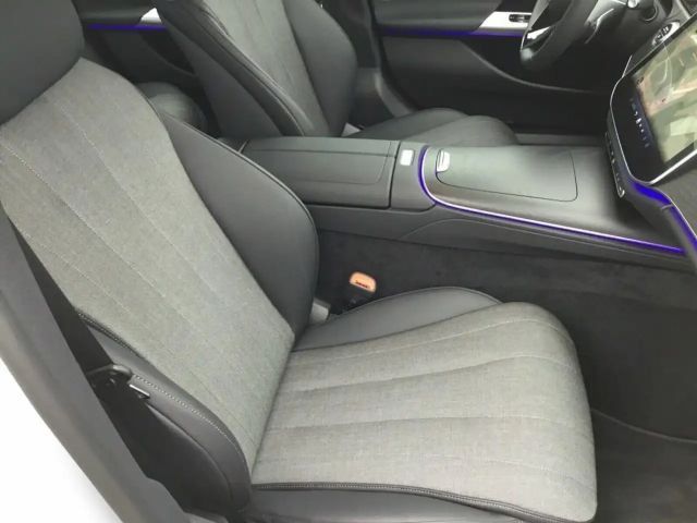 Mercedes-Benz E 200 Sedan