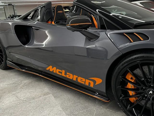 McLaren Artura Spider