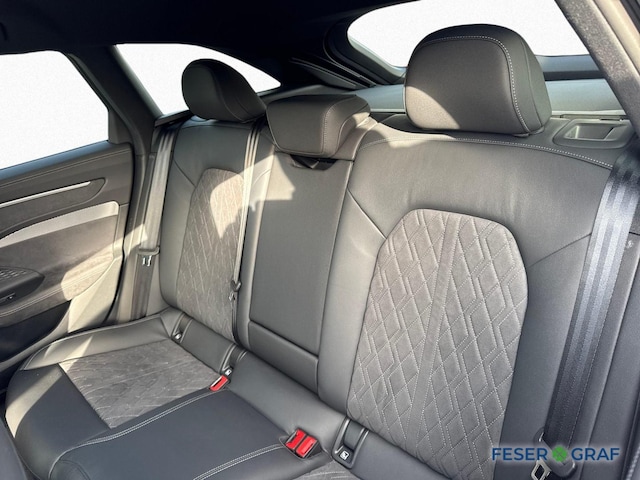 Audi A6 Avant Quattro S-Tronic