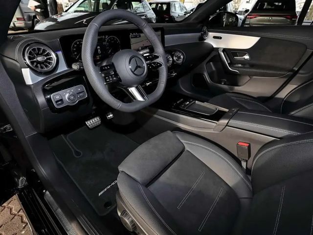 Mercedes-Benz CLA 200 AMG Line Coupé