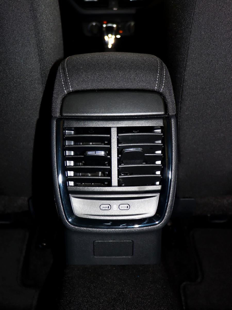 Skoda Scala 1.0 Essence DSG 116PS-AHK LED PDC Tempomat