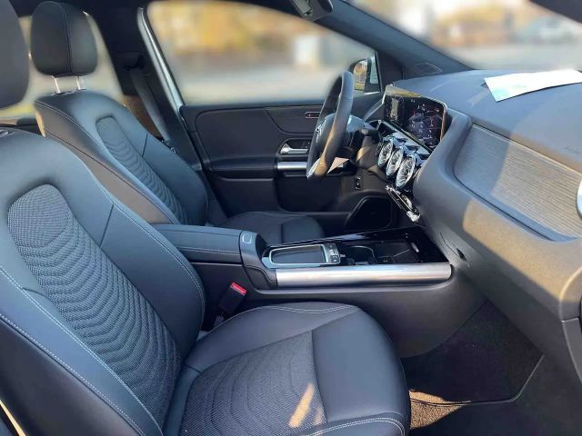 Mercedes-Benz B 180 Progressive Sedan