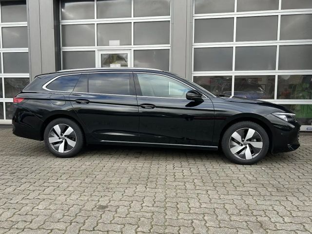 Volkswagen Passat 1.5 eTSI Business Variant