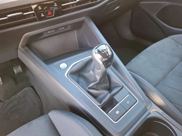 Volkswagen Golf Life Variant