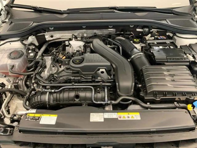 Volkswagen Golf 1.5 eTSI DSG Golf VIII Life