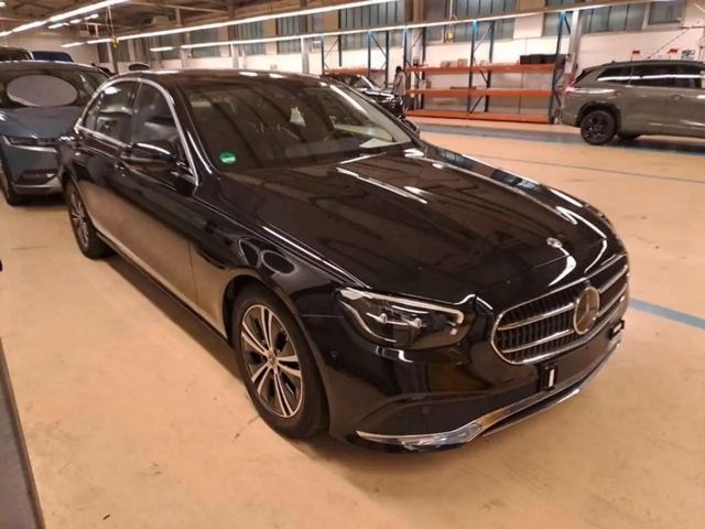 Mercedes-Benz E 220 E 220 d Sedan