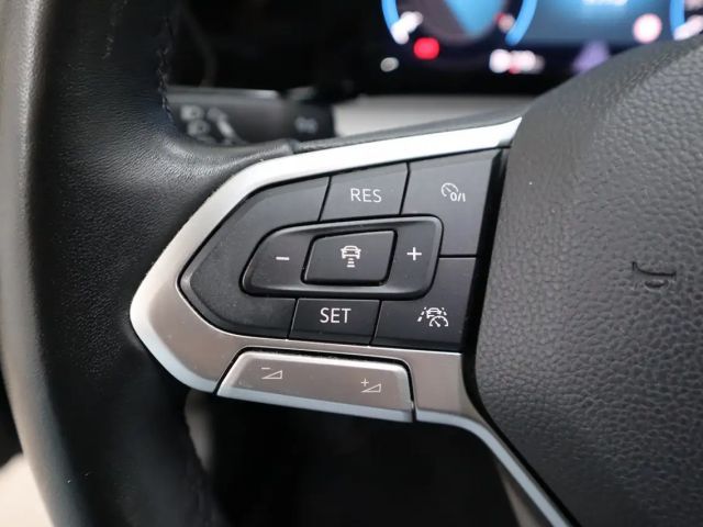 Volkswagen Golf Life Variant