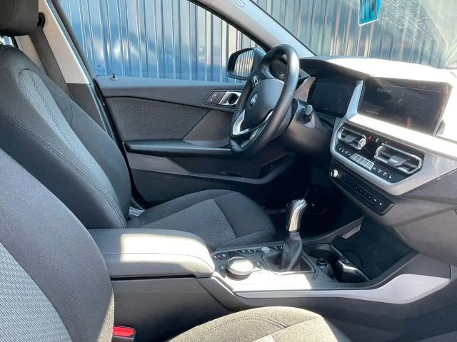 BMW 118 118i 5-deurs Sedan