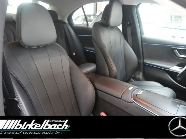 Mercedes-Benz E 220 AVANTGARDE E 220 d Sedan