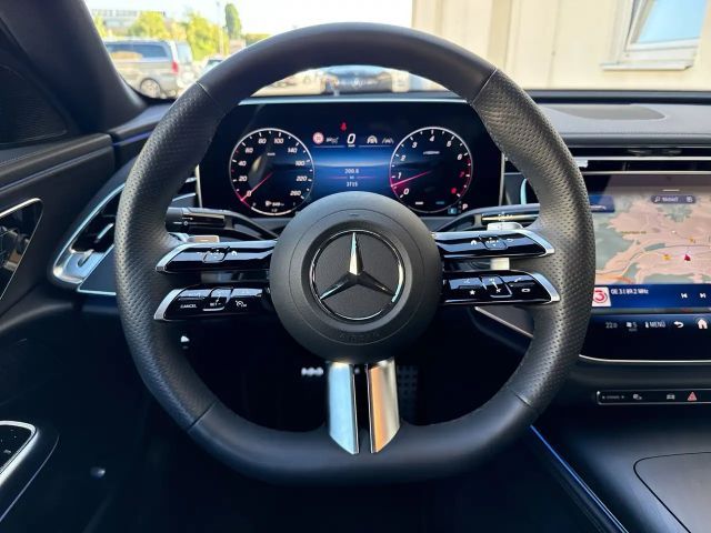 Mercedes-Benz E 200 4MATIC Sedan