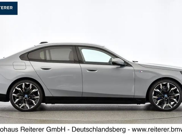 BMW i5 Sedan