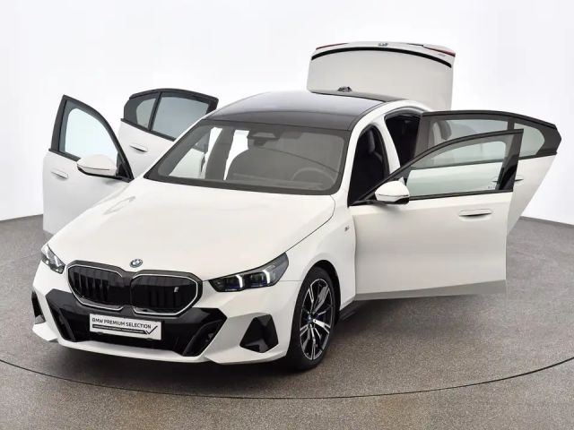 BMW i5 Sedan