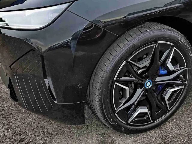 BMW M6 0 iX Pano+AHK+Sitzhzg.+LED