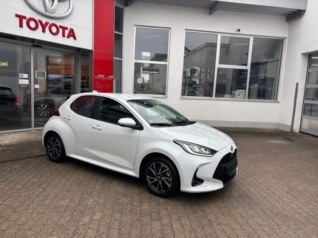 Toyota Yaris Hatchback Hybride Team D