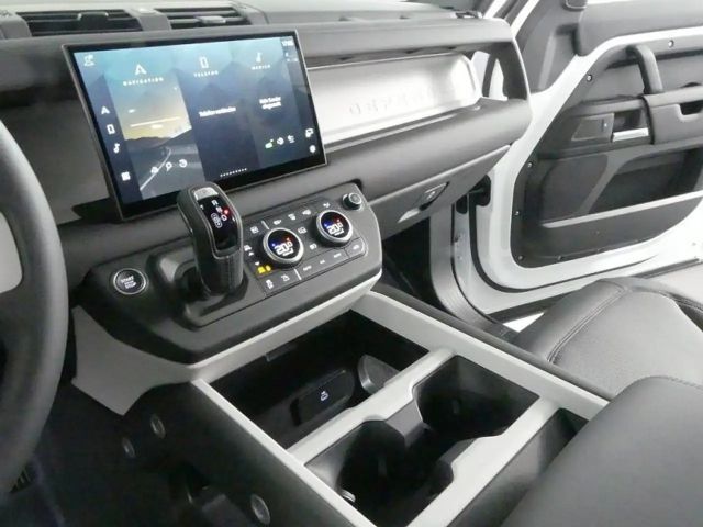 Land Rover Defender 110 P300e S